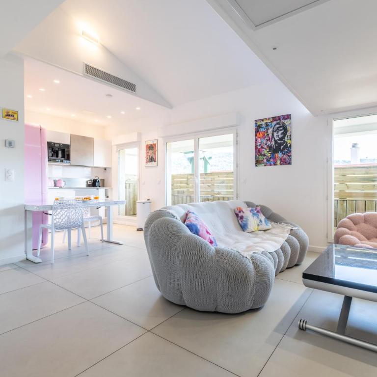 LB Vacation Rentals I Elegant Apartment with Terrace & Mezzanine in the heart of Cannes - Appartement 3 Chambres - 7