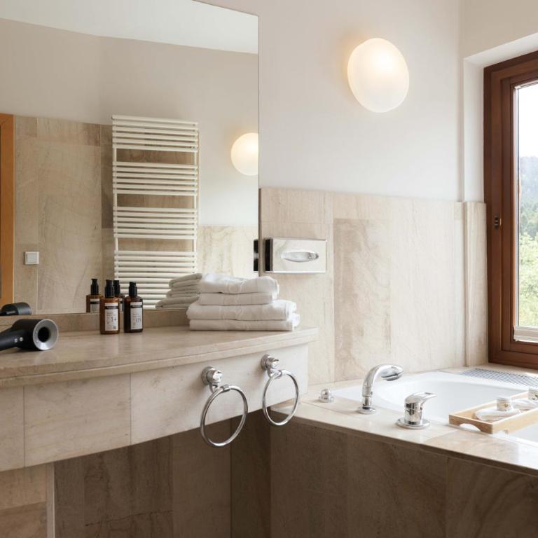 Hotel Quellenhof - Deluxe Doppelzimmer mit Balkon - 3