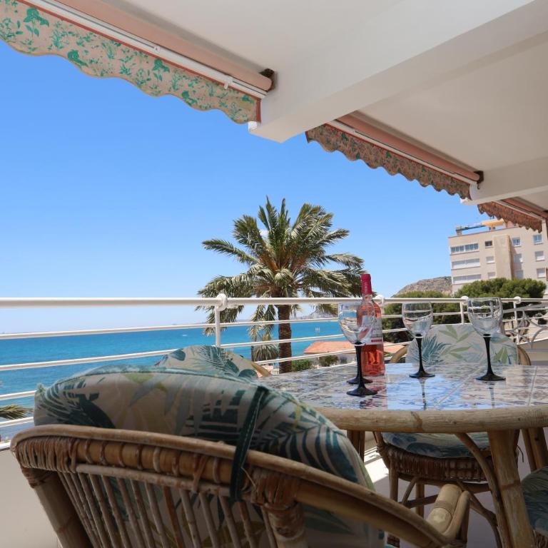 Apartamento frente al mar con terraza Alicante By Turihome - Two-Bedroom Apartment - 9