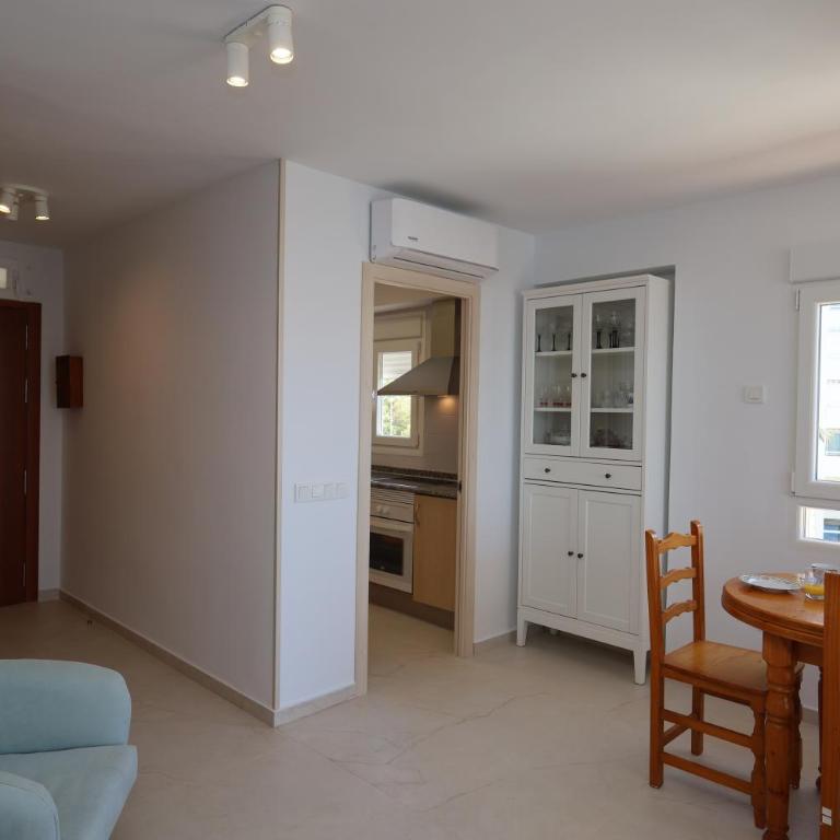 Apartamento frente al mar con terraza Alicante By Turihome - Two-Bedroom Apartment - 10
