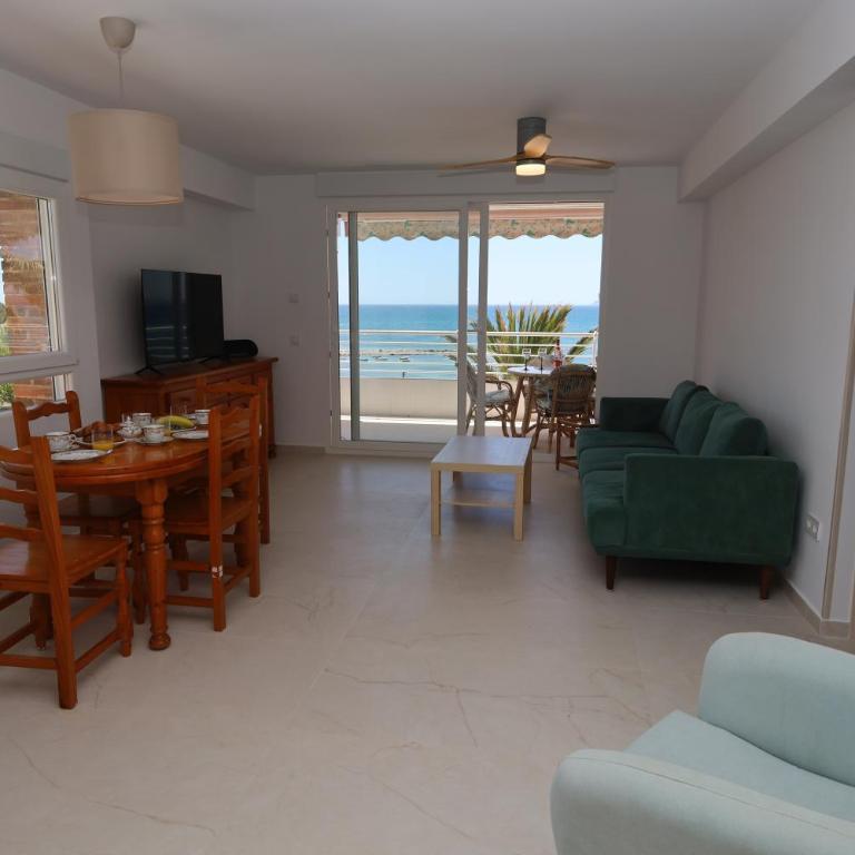 Apartamento frente al mar con terraza Alicante By Turihome - Two-Bedroom Apartment - 18