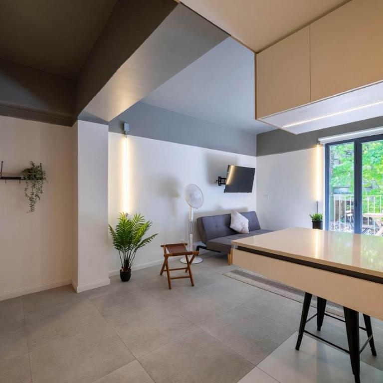 Stay in Comfort Just Steps Away from Bellavista - Apartment - 6
