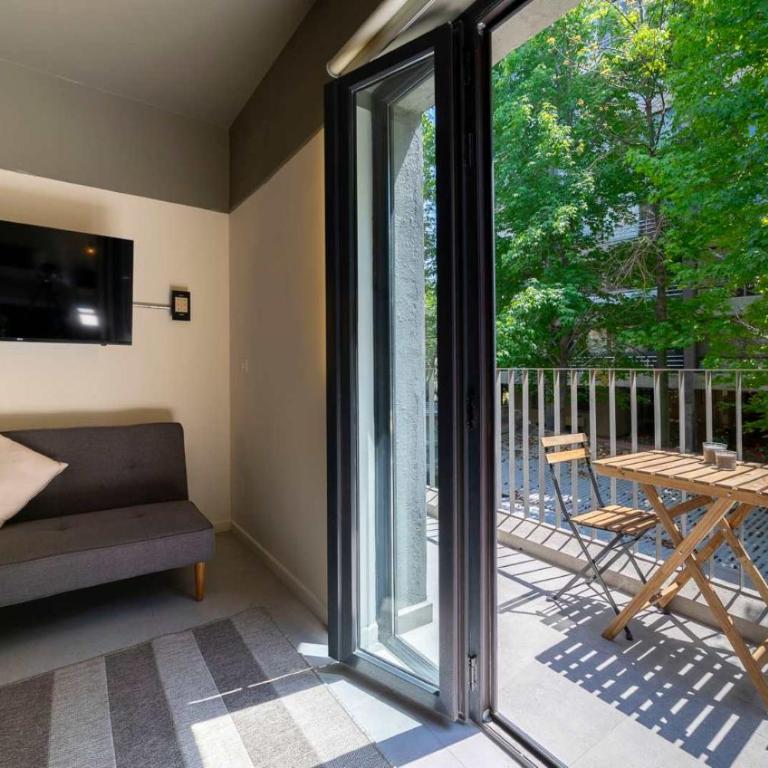Stay in Comfort Just Steps Away from Bellavista - Apartment - 10