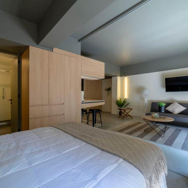 Stay in Comfort Just Steps Away from Bellavista - Apartment - 12