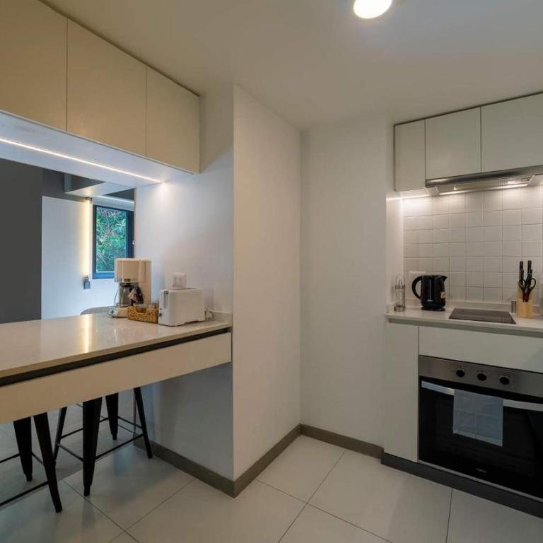 Stay in Comfort Just Steps Away from Bellavista - Apartment - 16