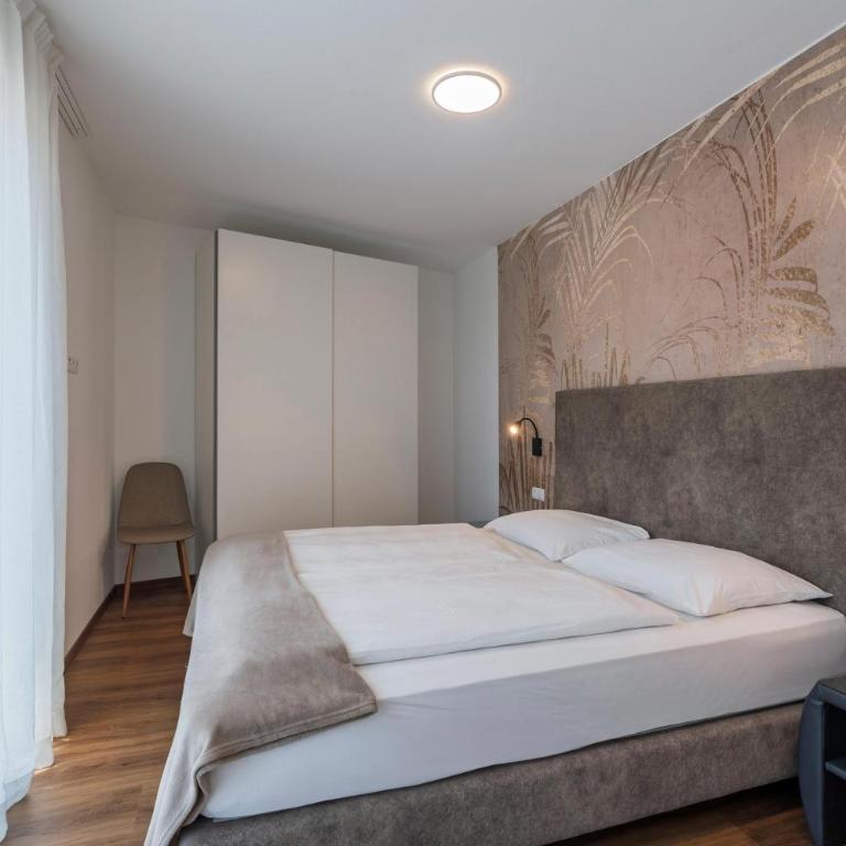 Residence Alpina - Appartamento con 2 Camere da Letto e Vista Piscina - 4