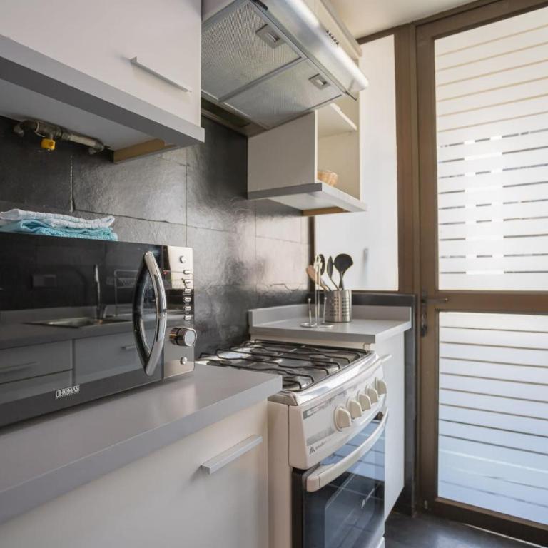 Your Stylish Urban Escape by Costanera Center - Apartment - 16
