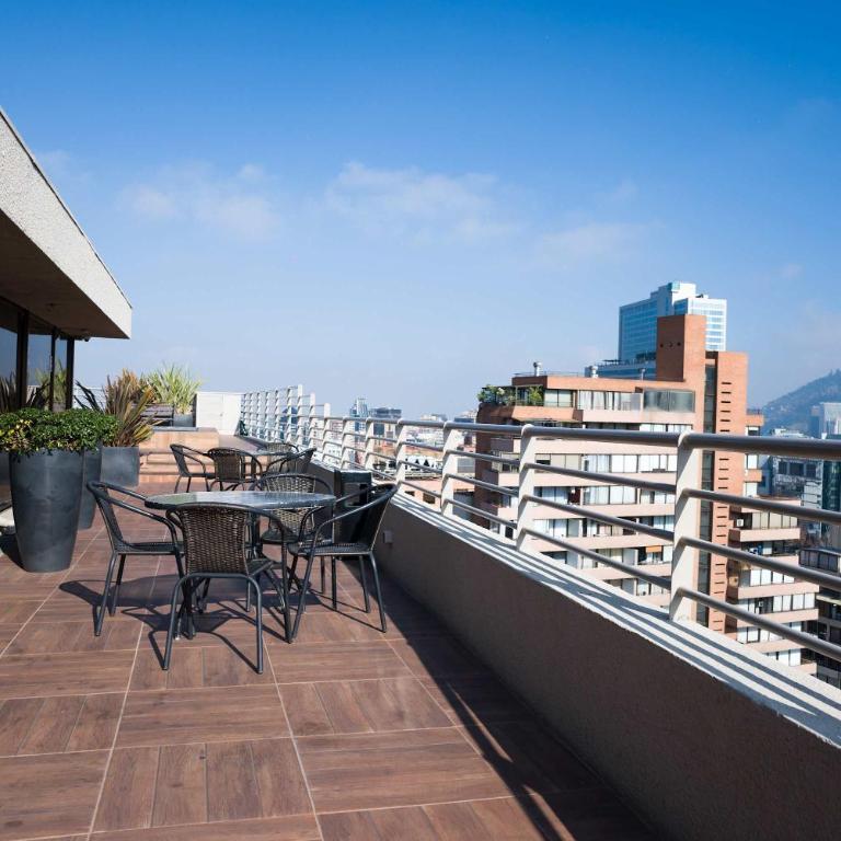 Your Stylish Urban Escape by Costanera Center - Apartment - 38