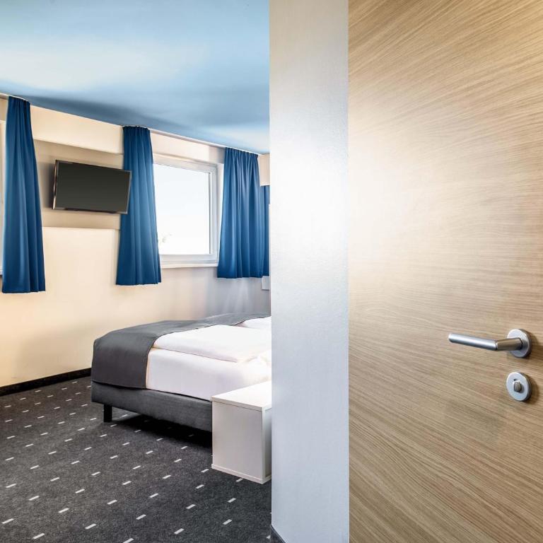 B&B Hotel München City-Nord - Family Room - 1