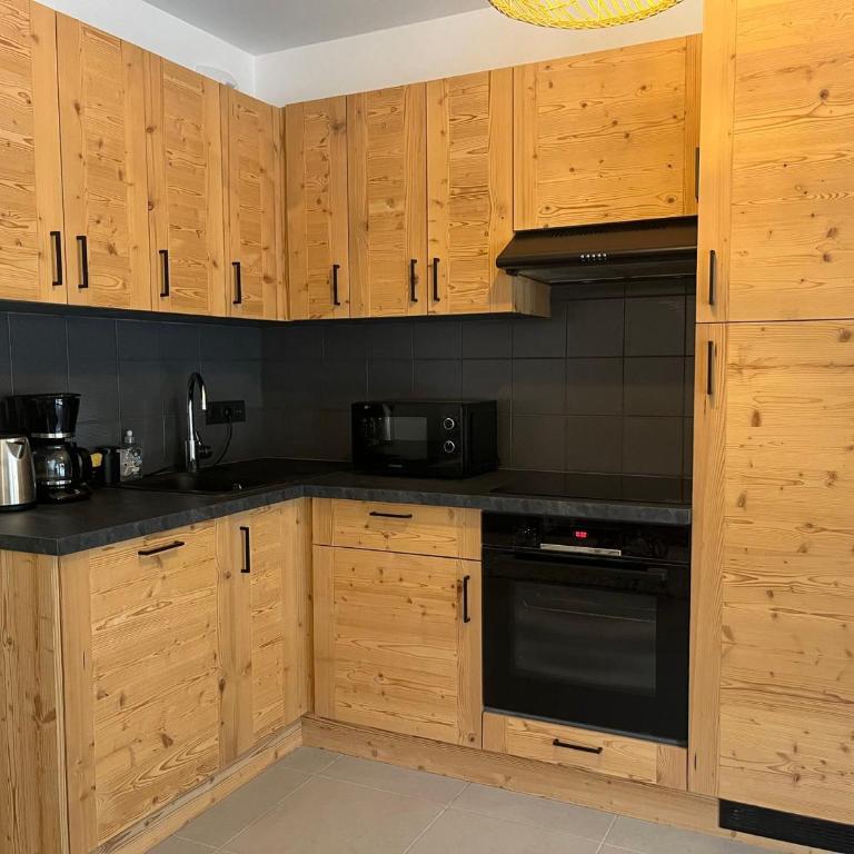 Bel appartement avec grande terrasse, proche du téléphérique - FR-1-464-251 - Apartamento - 2