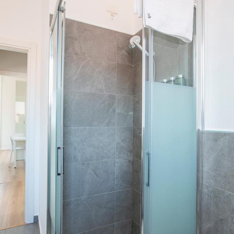 Elengante e Spazioso vicino al lago e al centro - Appartamento con 2 Camere da Letto e Balcone - 7