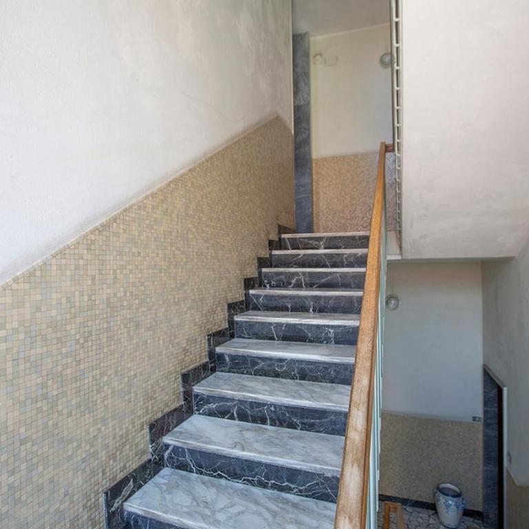 Elengante e Spazioso vicino al lago e al centro - Appartamento con 2 Camere da Letto e Balcone - 17