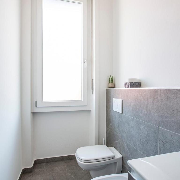Elengante e Spazioso vicino al lago e al centro - Appartamento con 2 Camere da Letto e Balcone - 28