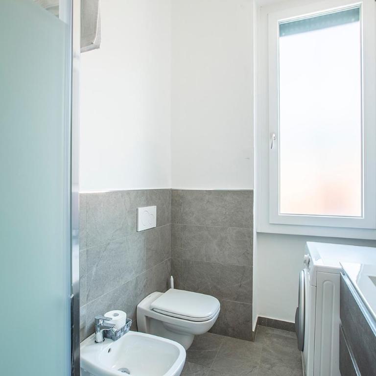 Elengante e Spazioso vicino al lago e al centro - Appartamento con 2 Camere da Letto e Balcone - 30