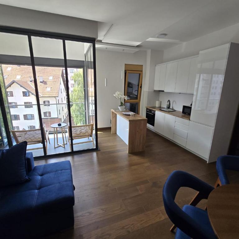 Golden Pine Lux - One-Bedroom Apartment - 18