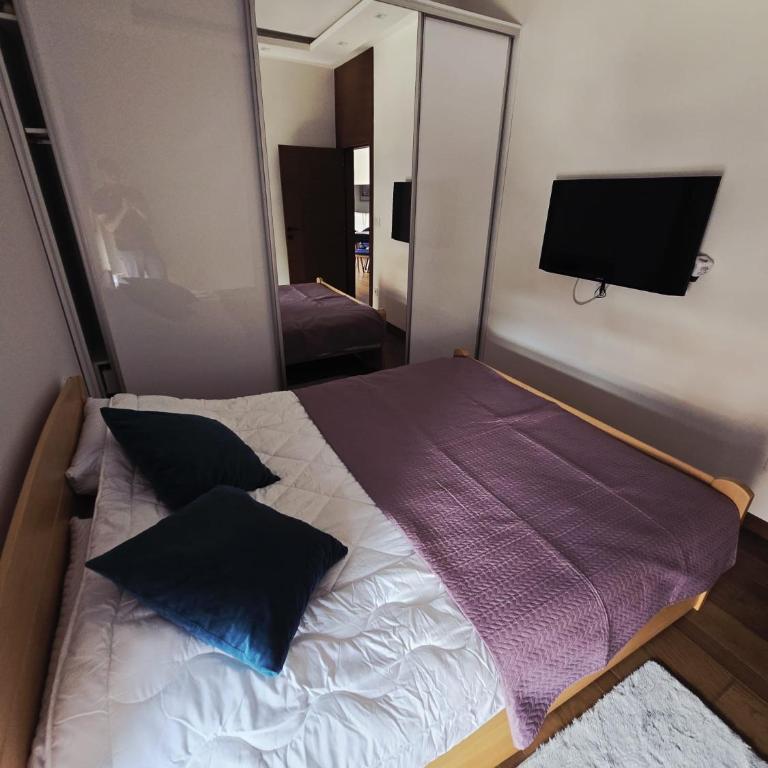 Golden Pine Lux - One-Bedroom Apartment - 17