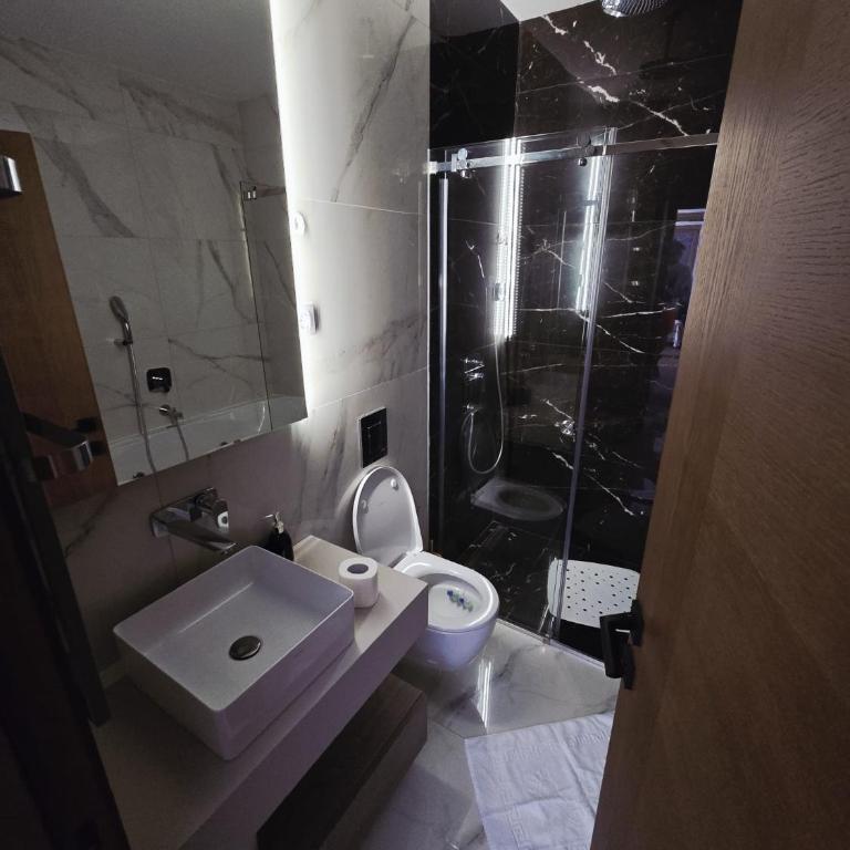 Golden Pine Lux - One-Bedroom Apartment - 24