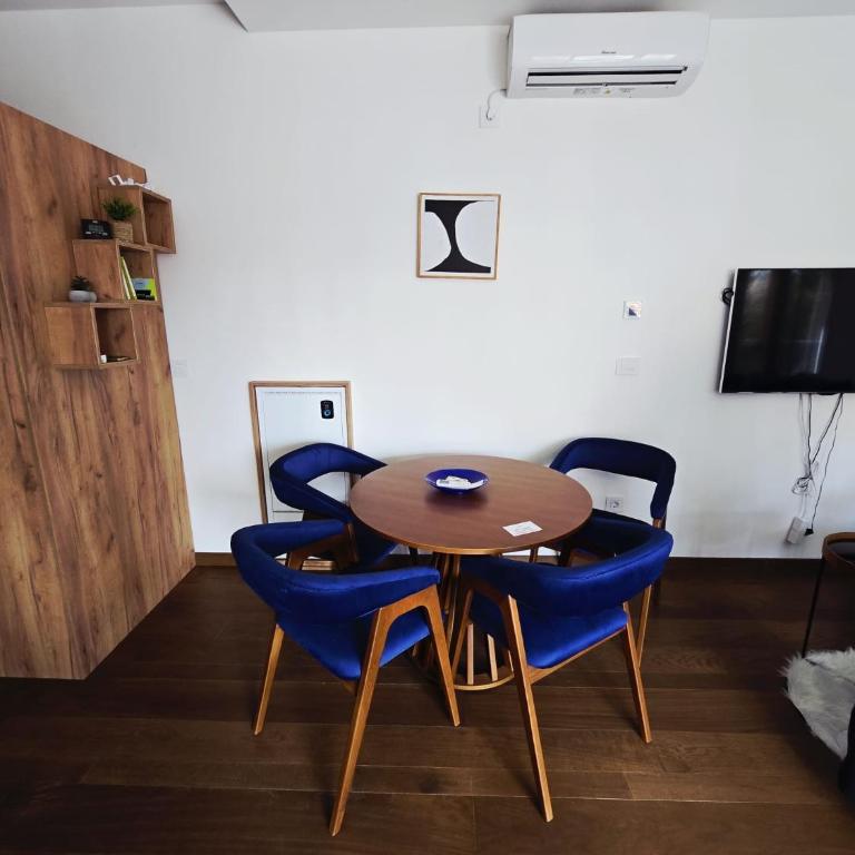 Golden Pine Lux - One-Bedroom Apartment - 30