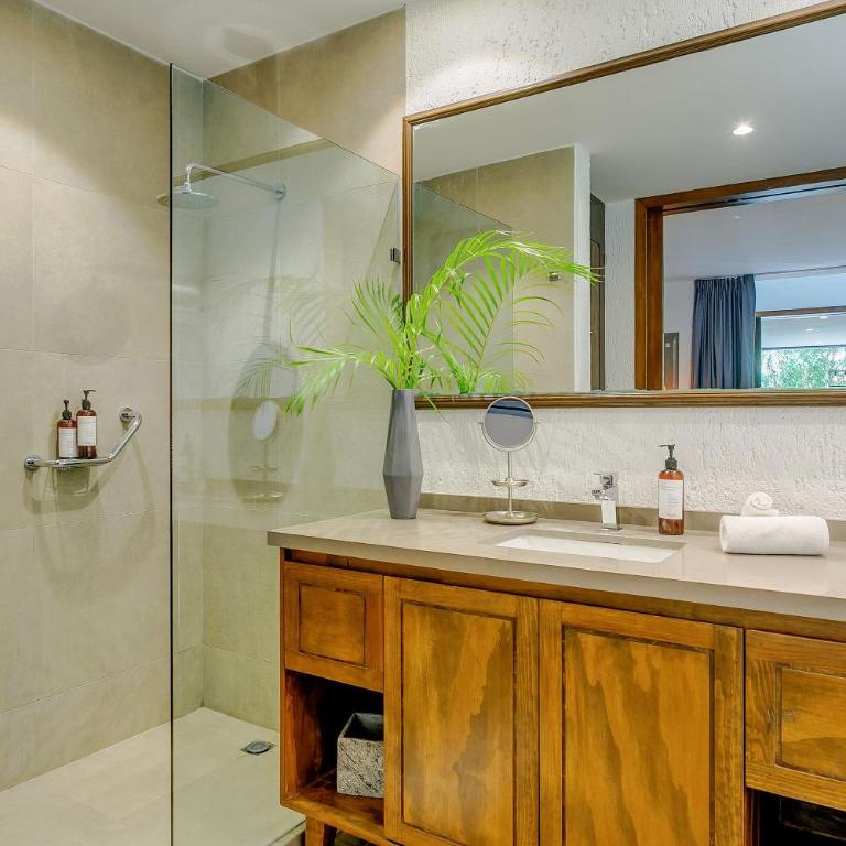 Luxurious Oasis Jacuzzi with Art Gallery and Pool - Apartamento de 3 dormitorios - 20