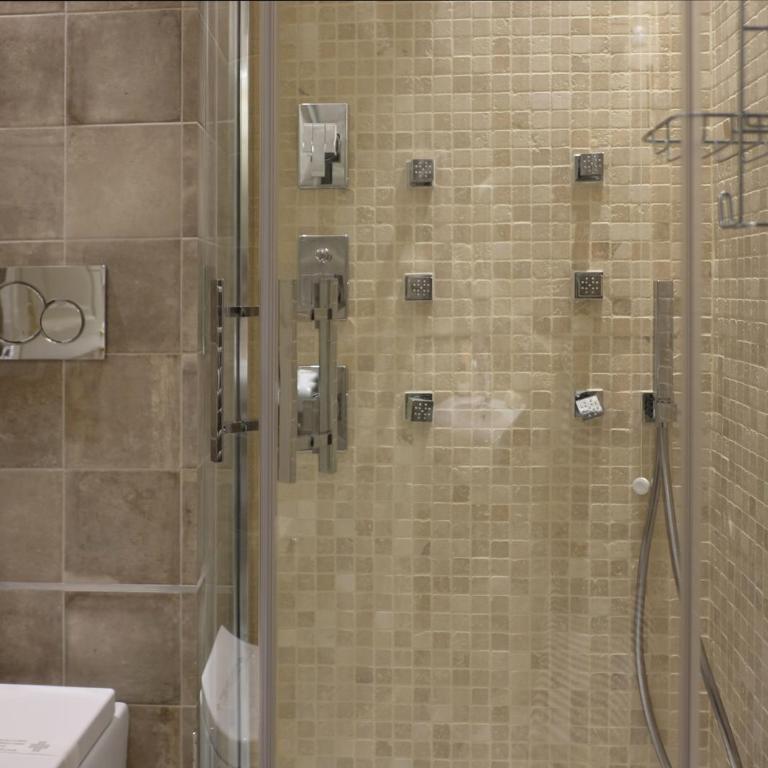 Hotel Renaissance - Deluxe Double or Twin Room - 2