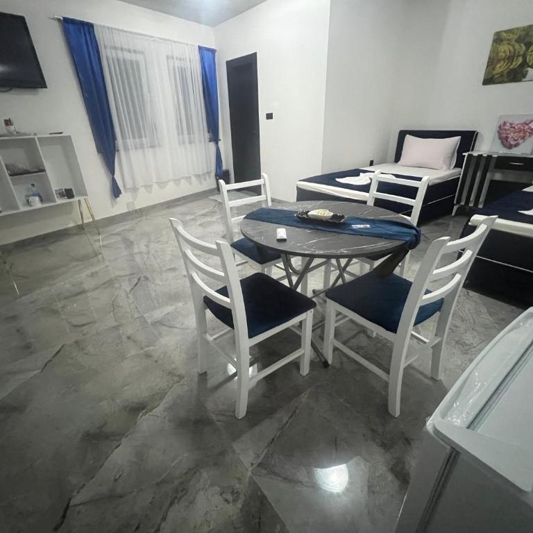 Apartmani M&DŽ Bihać - Two-Bedroom Apartment - 17