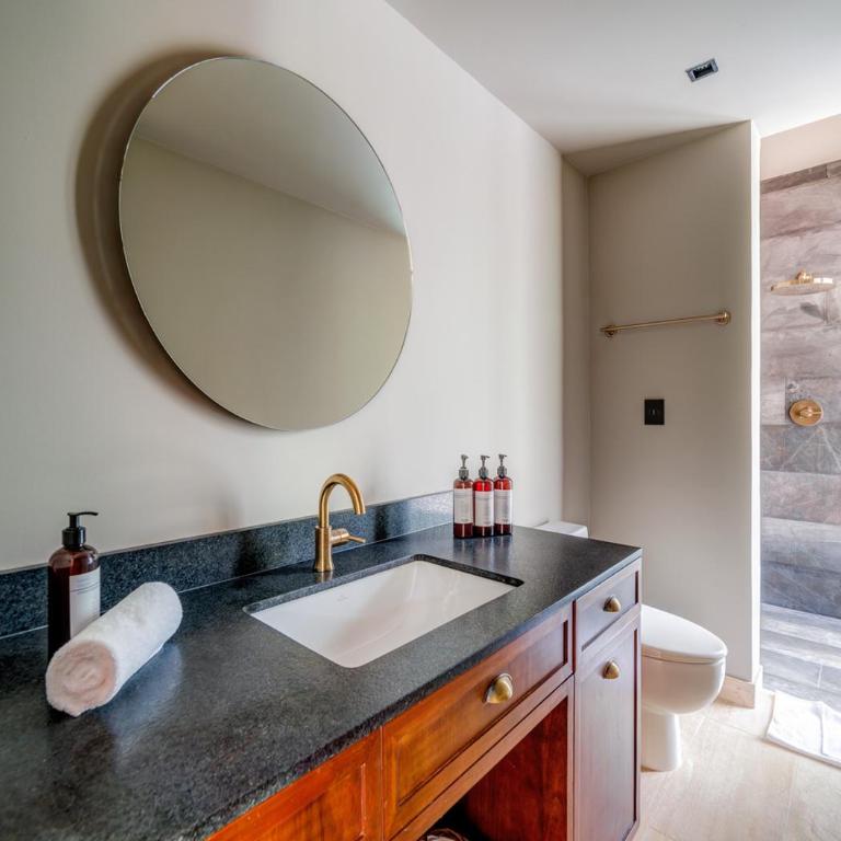 Luxurious Oasis Jacuzzi with Art Gallery and Pool - Estudio con vistas a la piscina - 5