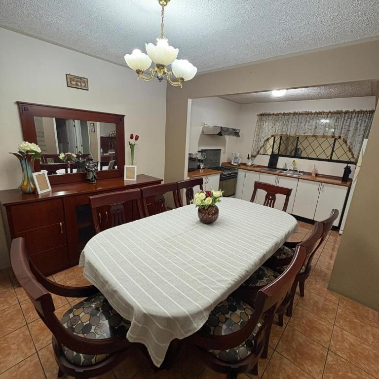 Very comfortable accommodation in the city of Cuenca - Casa de 3 dormitorios - 1