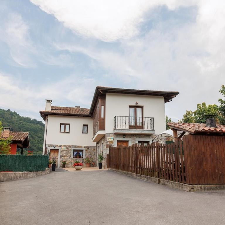 Casa Emeterio, habitaciones con baño en Cangas de Onís - Casa de 4 dormitorios - 3