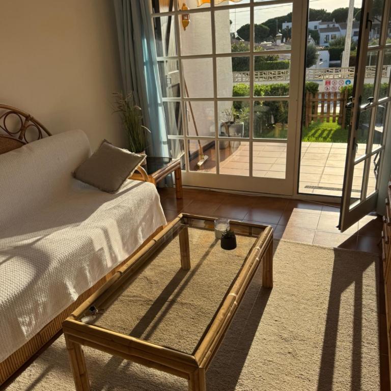Sunny, seaside rental with pool - Apartamento de 1 dormitorio - 3