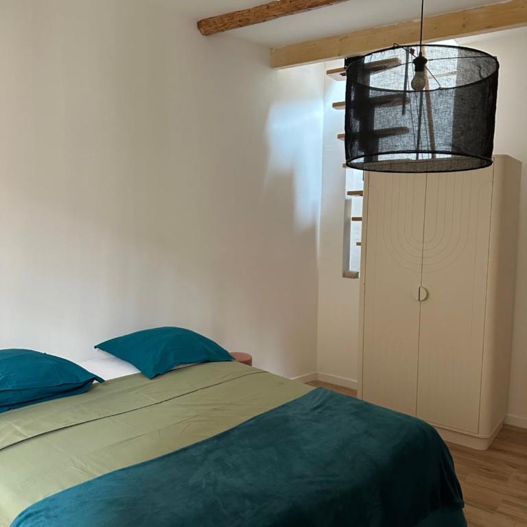 CARPENTRAS appartement climatisé 3e étage situé dans le centre historique - Appartement 3 Chambres - 10