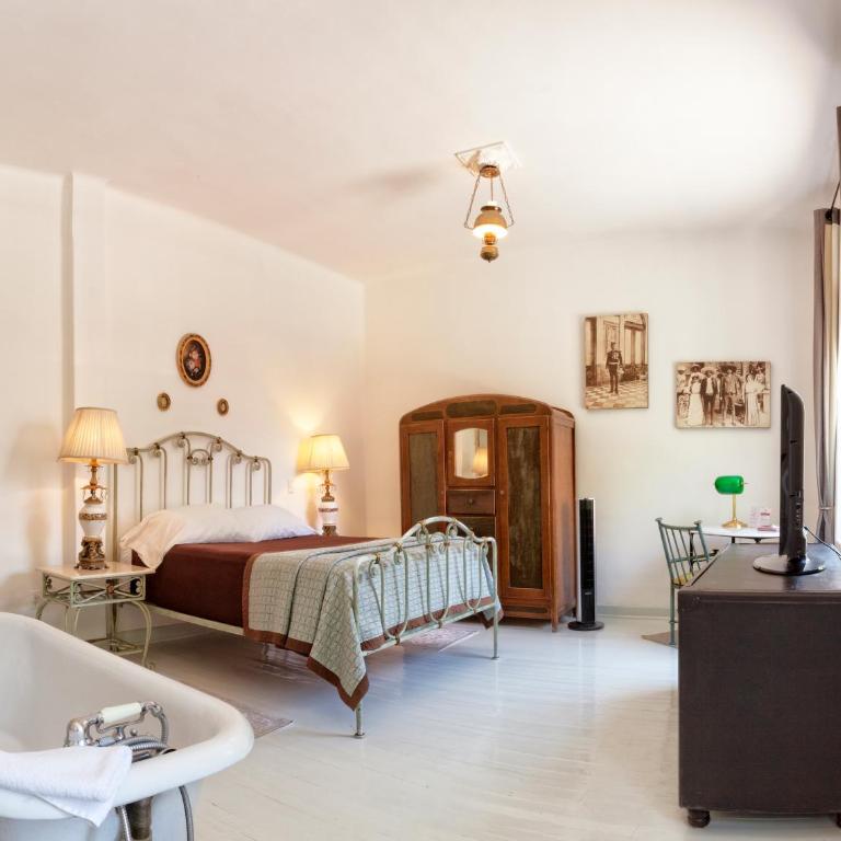 Condesa Haus Rentals - Deluxe Double Room with Bath - 5