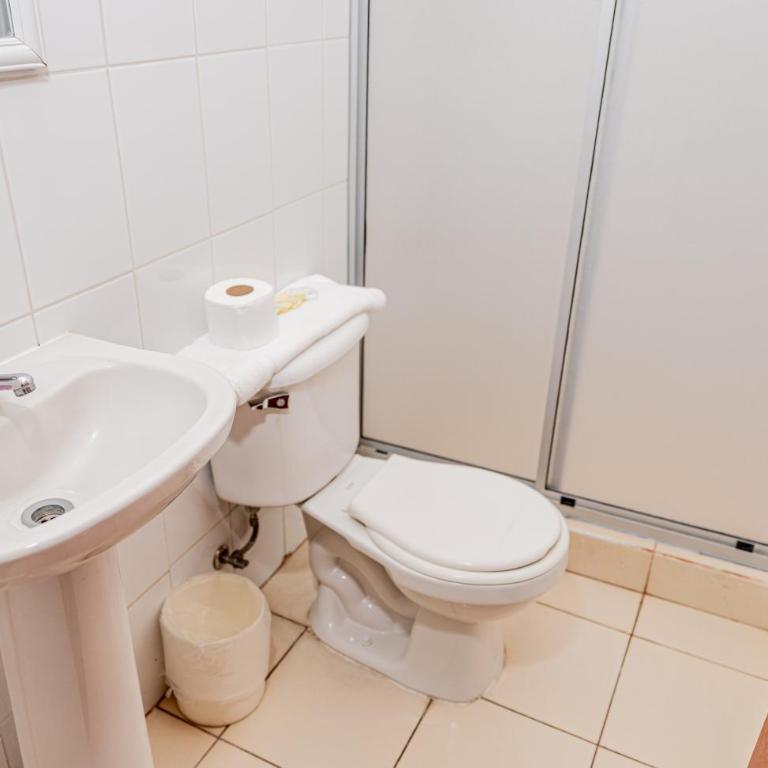 Palm Hostal - Habitación Familiar con baño privado - 4