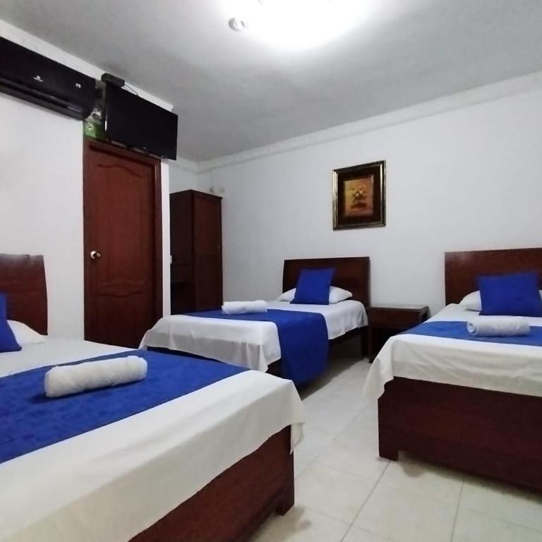 Hotel De La Prada - Habitación Triple Básica - 2