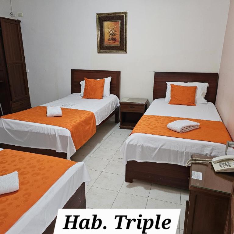Hotel De La Prada - Habitación Triple Básica - 4