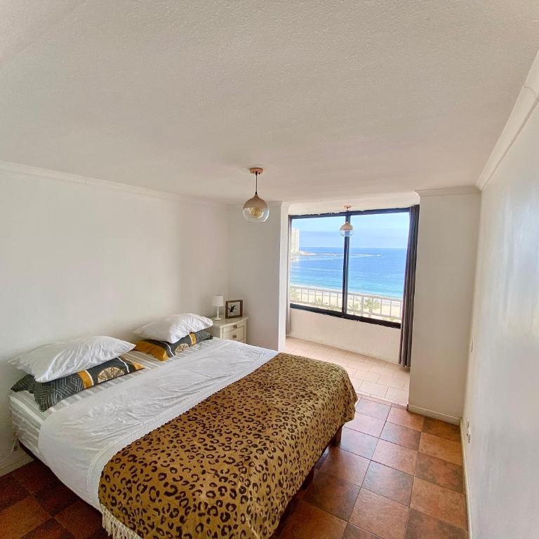 Hermosa Vista Al Mar - Three-Bedroom Apartment - 3