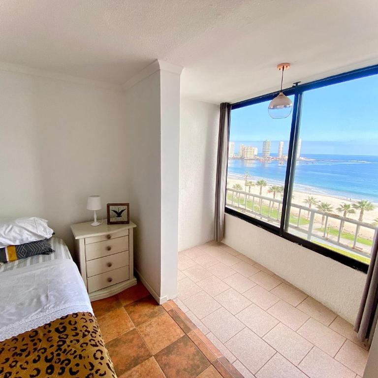 Hermosa Vista Al Mar - Three-Bedroom Apartment - 4