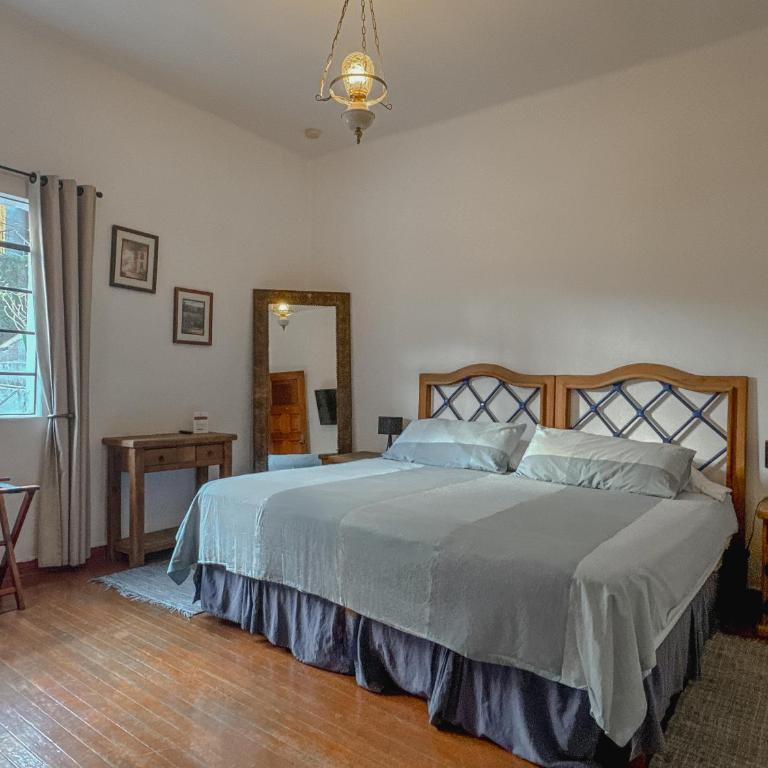 Condesa Haus Rentals - Triple Room with Bath - 2