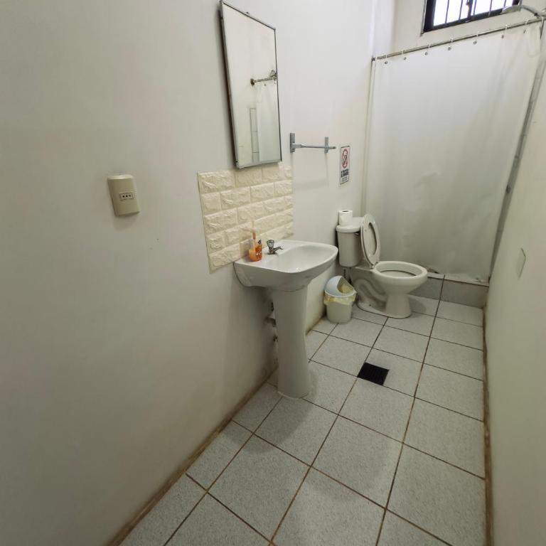 Hostal Antonella - Habitación Estándar - Cama extragrande - 4