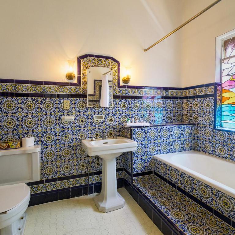 Condesa Haus Rentals - Triple Room with Bath - 3