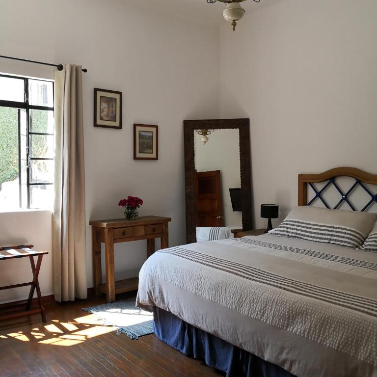 Condesa Haus Rentals - Triple Room with Bath - 4