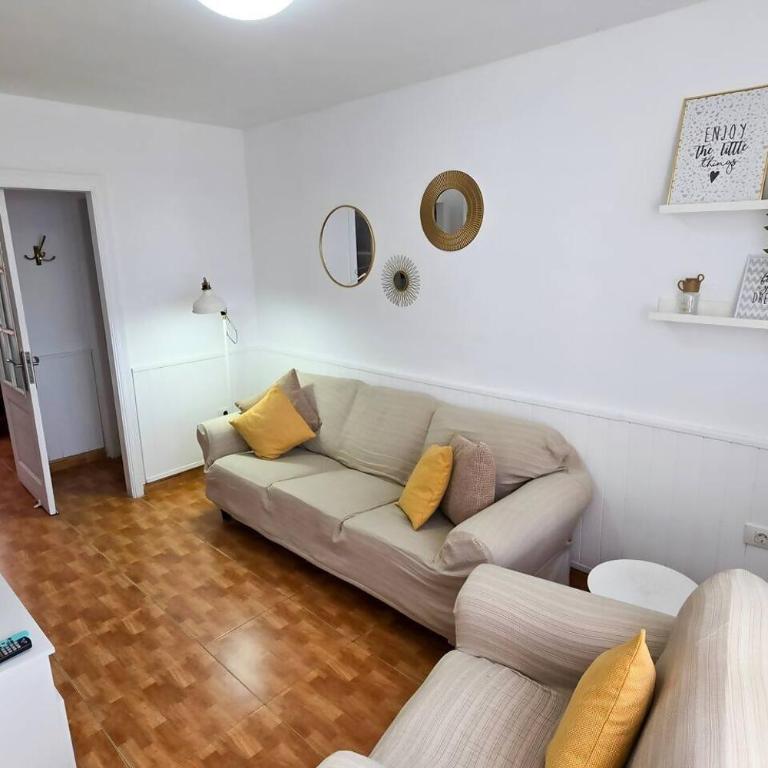 Dos terrazas céntrico pueblo y aparcamiento cerca - Two-Bedroom Apartment - 3