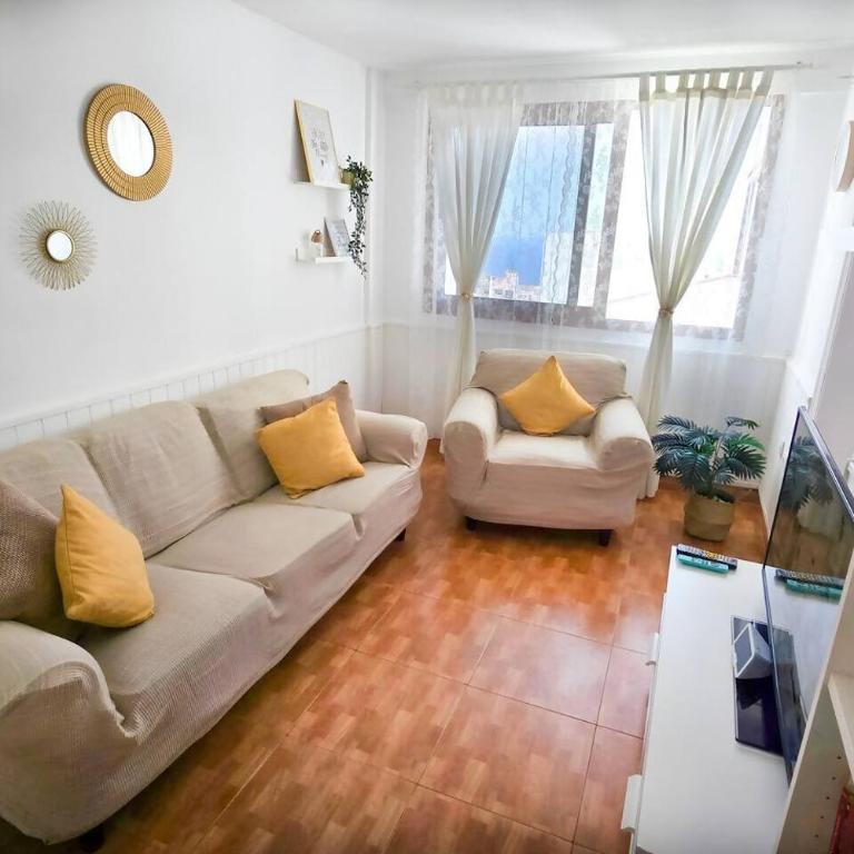 Dos terrazas céntrico pueblo y aparcamiento cerca - Two-Bedroom Apartment - 2