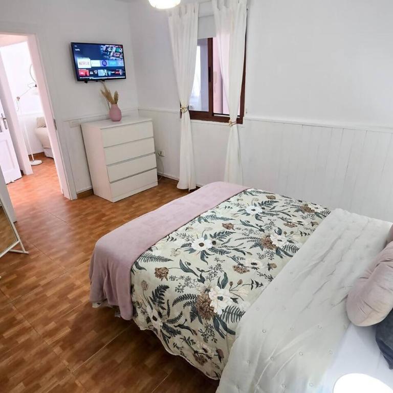 Dos terrazas céntrico pueblo y aparcamiento cerca - Two-Bedroom Apartment - 7