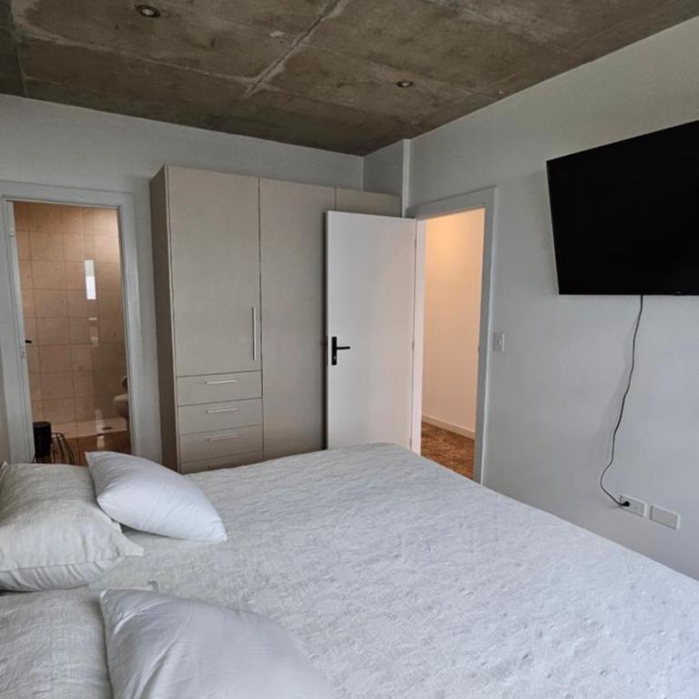 Flor de Lis Suites - One-Bedroom Apartment - 4