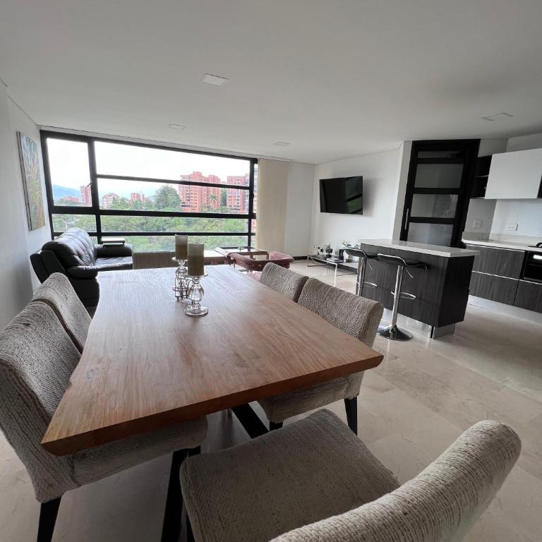 Huge Apartment for families at Poblado - Three-Bedroom Apartment - 4