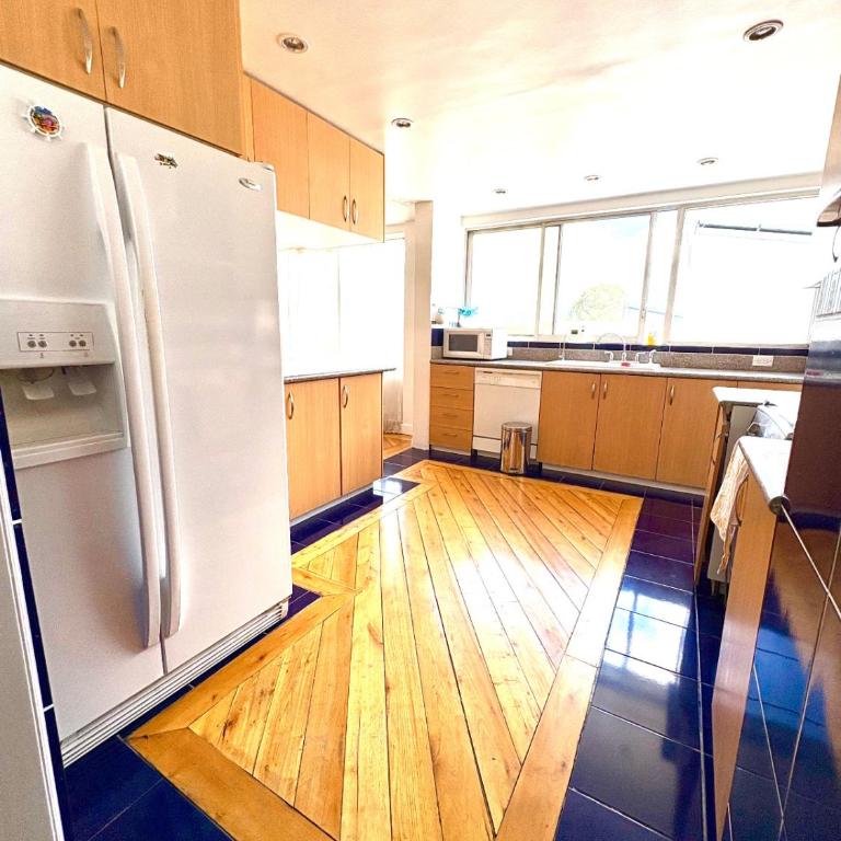 Olympus Apartments - Parque La Carolina Quito - Four-Bedroom Apartment with Balcony - 5