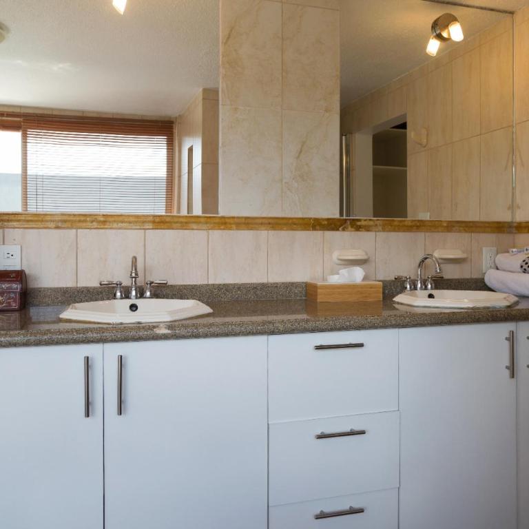 Olympus Apartments - Parque La Carolina Quito - Four-Bedroom Apartment with Balcony - 15