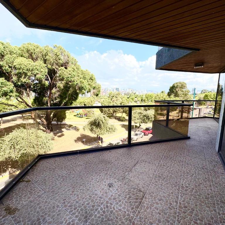Olympus Apartments - Parque La Carolina Quito - Four-Bedroom Apartment with Balcony - 4