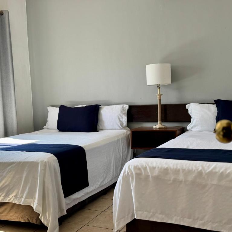 Casa Petri Hotel - Habitación Cuádruple Estándar - 13