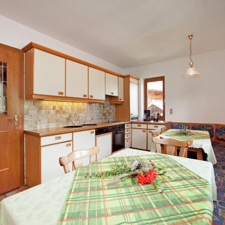 Beautiful apartment in Fugen Zillertal - Apartment mit 6 Schlafzimmern - 2